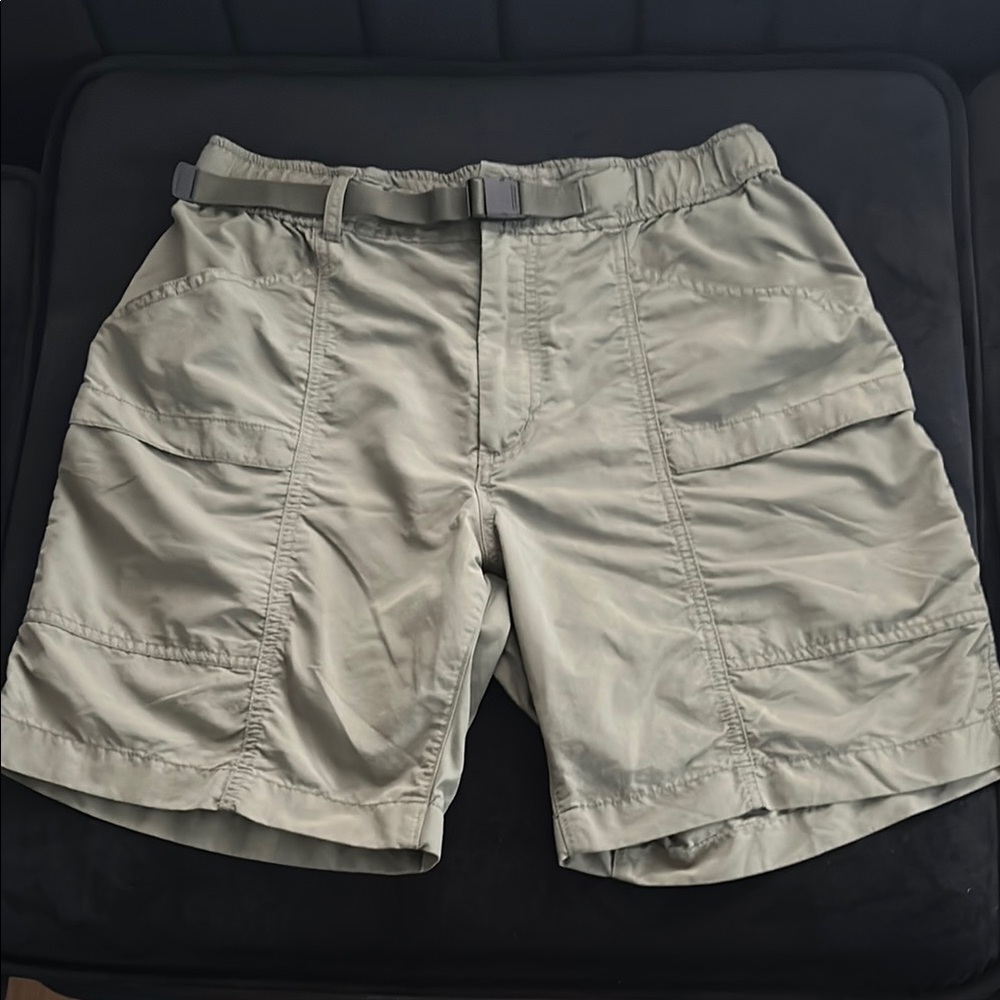 Men's Uniqlo Tan Camping Shorts Medium 6 pockets elastic & belt